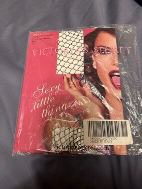 Victoria’s Secret Pretty Pin-up Ruffle Top Thigh High - size C (large)